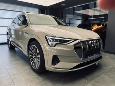 Audi e-tron 2020 года, 75 811 км - вид 4