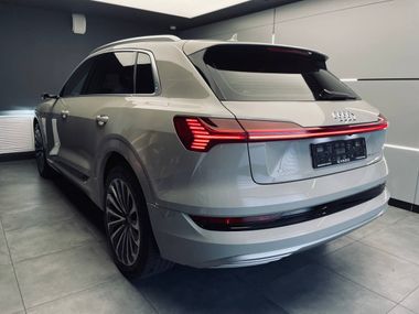 Audi e-tron 2020 года, 75 811 км - вид 6