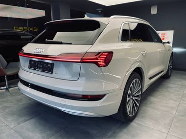 Audi e-tron 2020 года, 75 811 км - вид 5