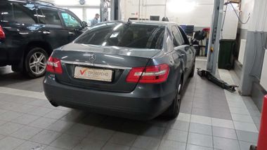 Mercedes-Benz E-класс 2012 года, 171 560 км - вид 3