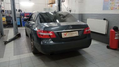 Mercedes-Benz E-класс 2012 года, 171 560 км - вид 4