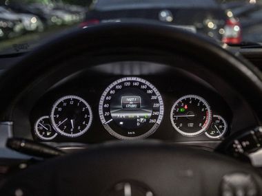 Mercedes-Benz E-класс 2012 года, 171 560 км - вид 4