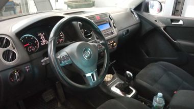 Volkswagen Tiguan 2011 года, 255 268 км - вид 5