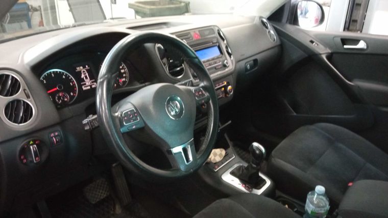 Volkswagen Tiguan 2011 года, 255 268 км - вид 5