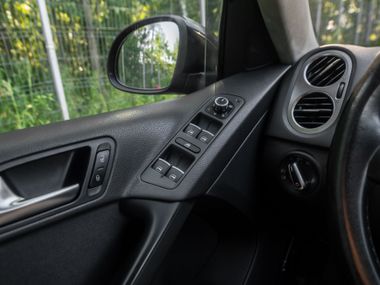 Volkswagen Tiguan 2011 года, 255 268 км - вид 10