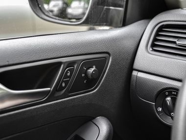 Volkswagen Jetta 2013 года, 225 849 км - вид 9