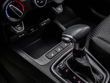 Kia Rio 2022 года, 120 607 км - вид 8