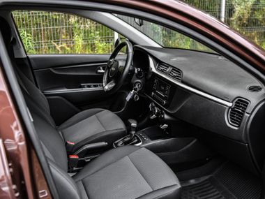 Kia Rio 2022 года, 120 607 км - вид 13