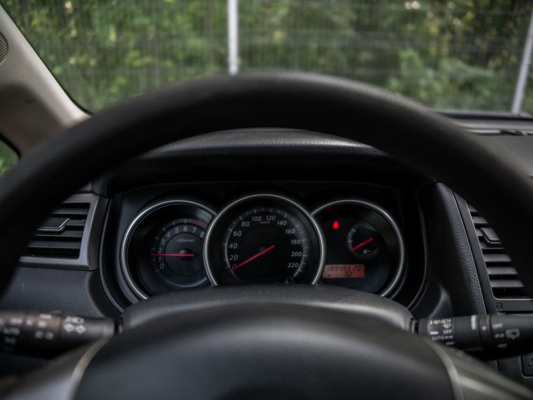 Nissan Tiida 2011 года, 189 492 км - вид 5