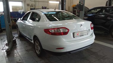 Renault Fluence 2013 года, 124 996 км - вид 4