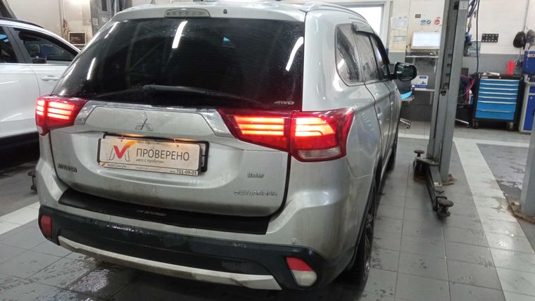 Mitsubishi Outlander 2017 года, 124 426 км - вид 3