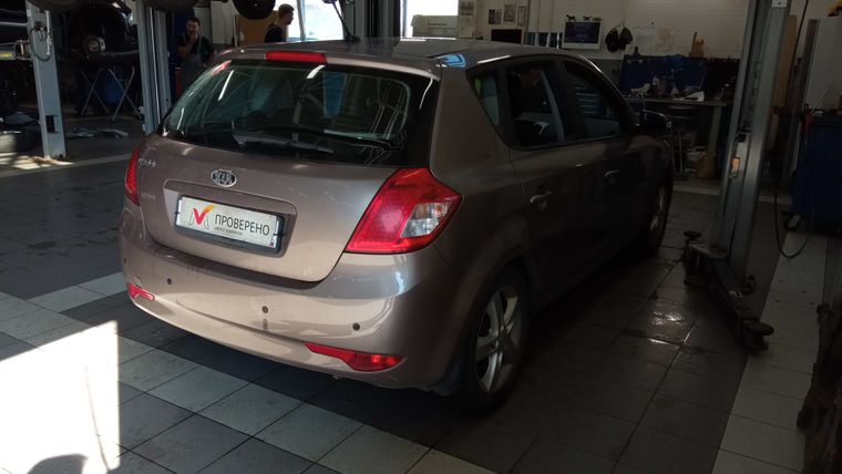 KIA Ceed 2011 года, 100 100 км - вид 3