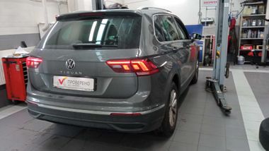 Volkswagen Tiguan 2021 года, 93 075 км - вид 3