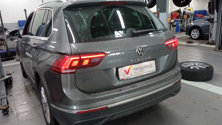 Volkswagen Tiguan 2021 года, 93 075 км - вид 4