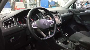 Volkswagen Tiguan 2021 года, 93 075 км - вид 5