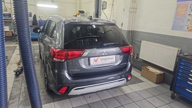 Mitsubishi Outlander 2018 года, 95 188 км - вид 3