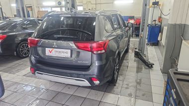 Mitsubishi Outlander 2018 года, 95 188 км - вид 4