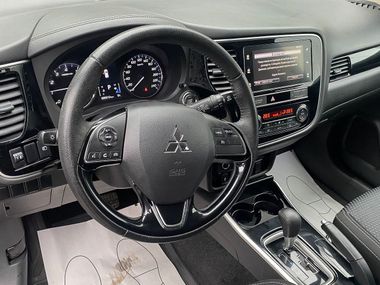 Mitsubishi Outlander 2018 года, 95 188 км - вид 10