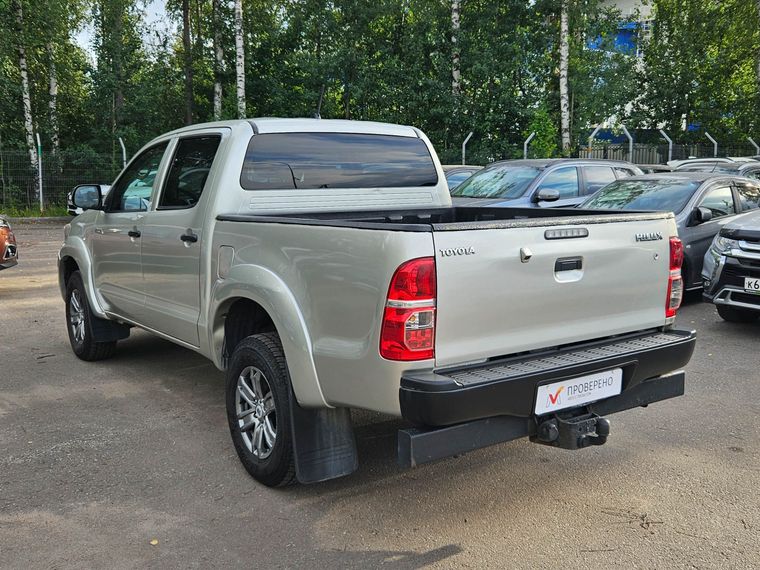 Toyota Hilux 2013 года, 550 769 км - вид 6