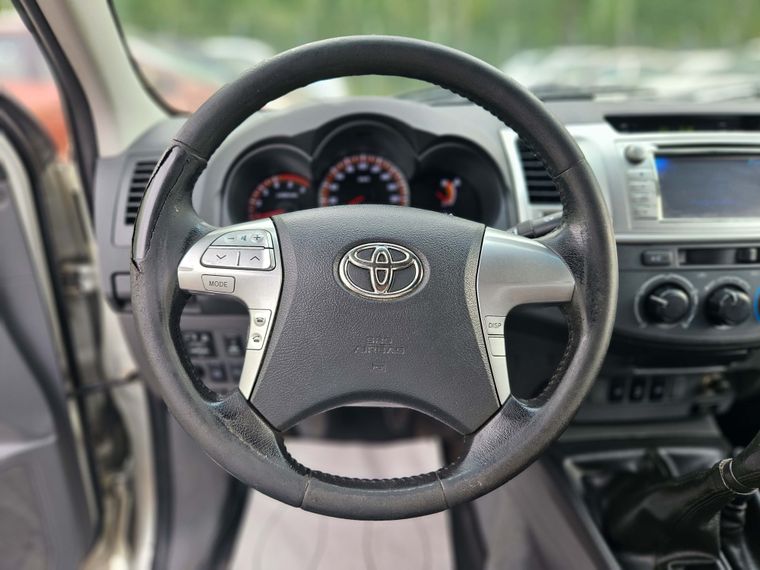 Toyota Hilux 2013 года, 550 769 км - вид 10