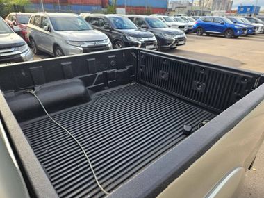 Toyota Hilux 2013 года, 550 769 км - вид 18