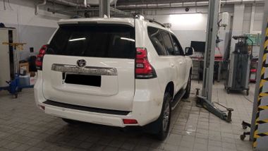 Toyota Land Cruiser Prado 2018 года, 126 999 км - вид 3