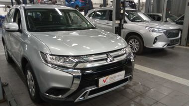 Mitsubishi Outlander 2015 года, 87 388 км - вид 3