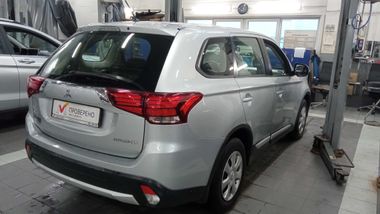 Mitsubishi Outlander 2015 года, 87 388 км - вид 4