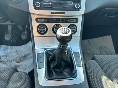 Volkswagen Passat 2008 года, 325 383 км - вид 13