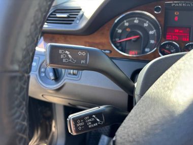 Volkswagen Passat 2008 года, 325 383 км - вид 9