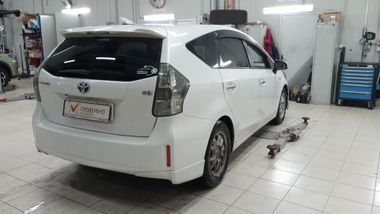 Toyota Prius Alpha 2013 года, 218 401 км - вид 3