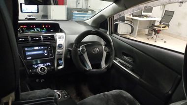 Toyota Prius Alpha 2013 года, 218 401 км - вид 5
