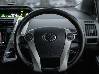 Toyota Prius Alpha 2013 года, 218 401 км - вид 6