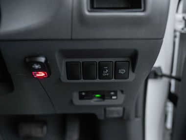 Toyota Prius Alpha 2013 года, 218 401 км - вид 11