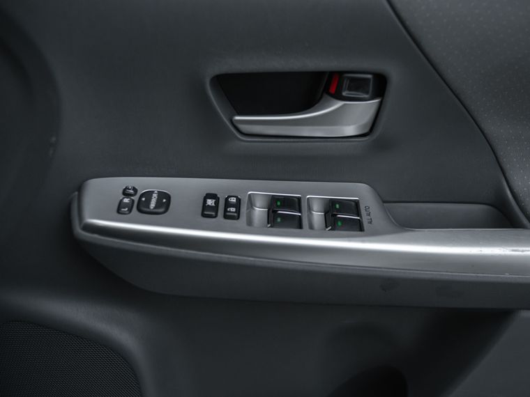 Toyota Prius Alpha 2013 года, 218 401 км - вид 12