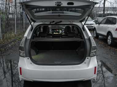 Toyota Prius Alpha 2013 года, 218 401 км - вид 15