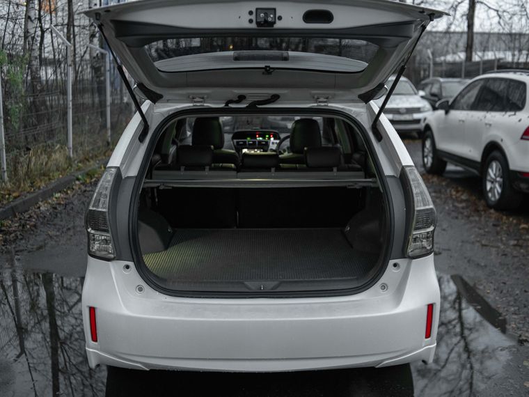 Toyota Prius Alpha 2013 года, 218 401 км - вид 15