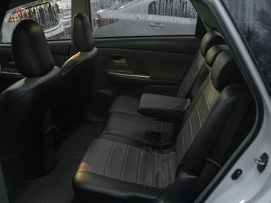 Toyota Prius Alpha 2013 года, 218 401 км - вид 14