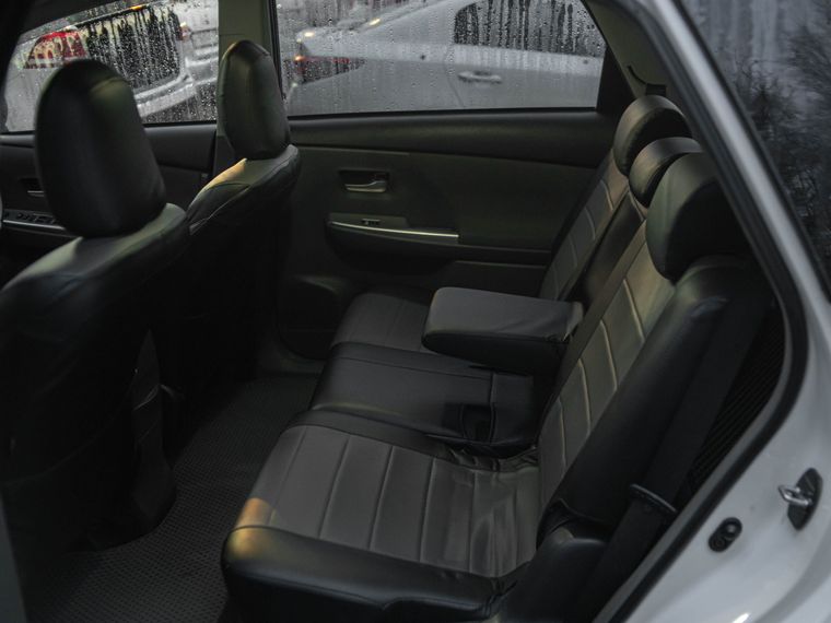 Toyota Prius Alpha 2013 года, 218 401 км - вид 14