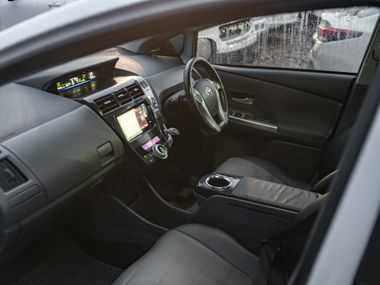 Toyota Prius Alpha 2013 года, 218 401 км - вид 13