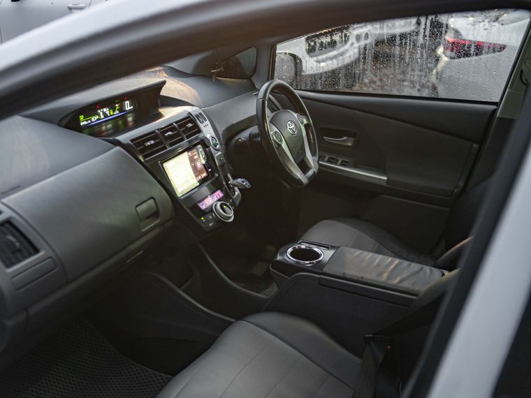 Toyota Prius Alpha 2013 года, 218 401 км - вид 13