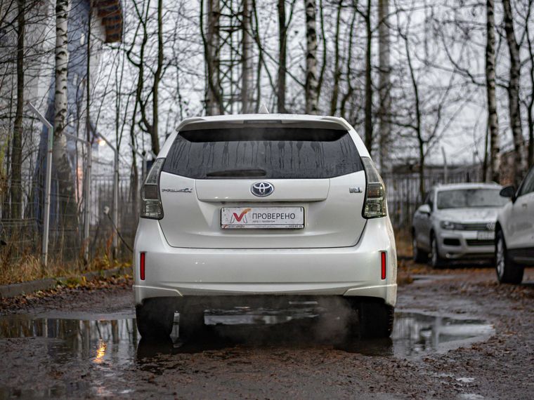 Toyota Prius Alpha 2013 года, 218 401 км - вид 4