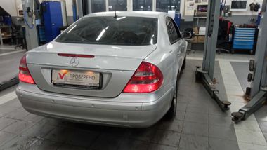 Mercedes-Benz E-класс 2003 года, 199 895 км - вид 3