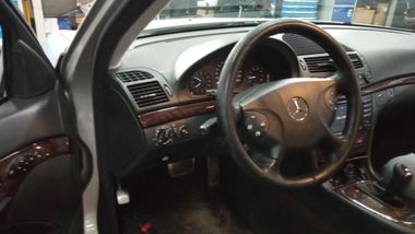 Mercedes-Benz E-класс 2003 года, 199 895 км - вид 5