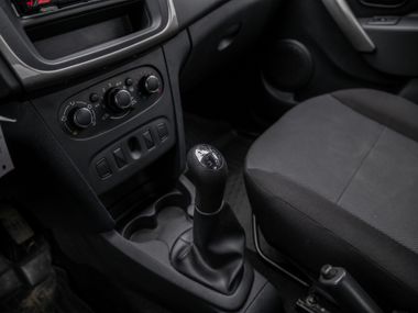 Renault Logan 2016 года, 240 000 км - вид 8