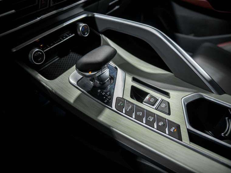 Белый Geely Coolray 2023 года | VIN 439220
