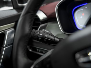 Белый Geely Coolray 2023 года | VIN 439220