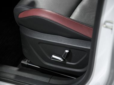 Белый Geely Coolray 2023 года | VIN 439220