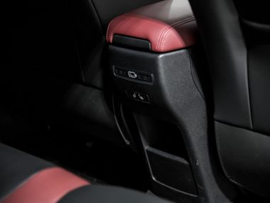 Белый Geely Coolray 2023 года | VIN 439220