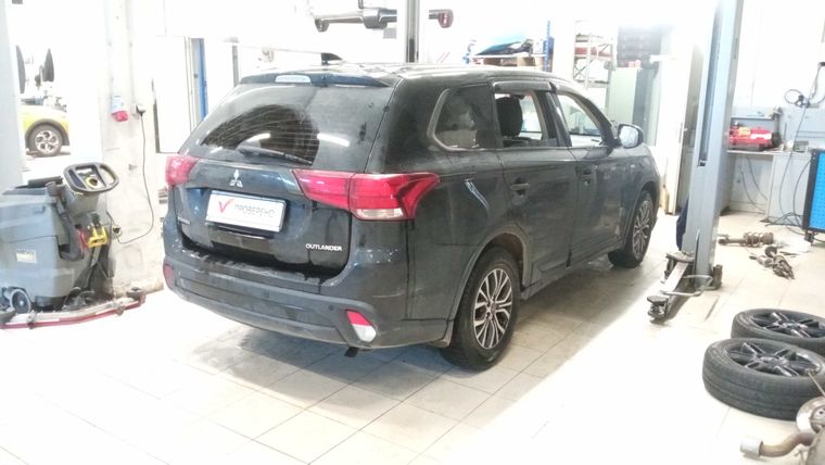 Mitsubishi Outlander 2017 года, 167 836 км - вид 3